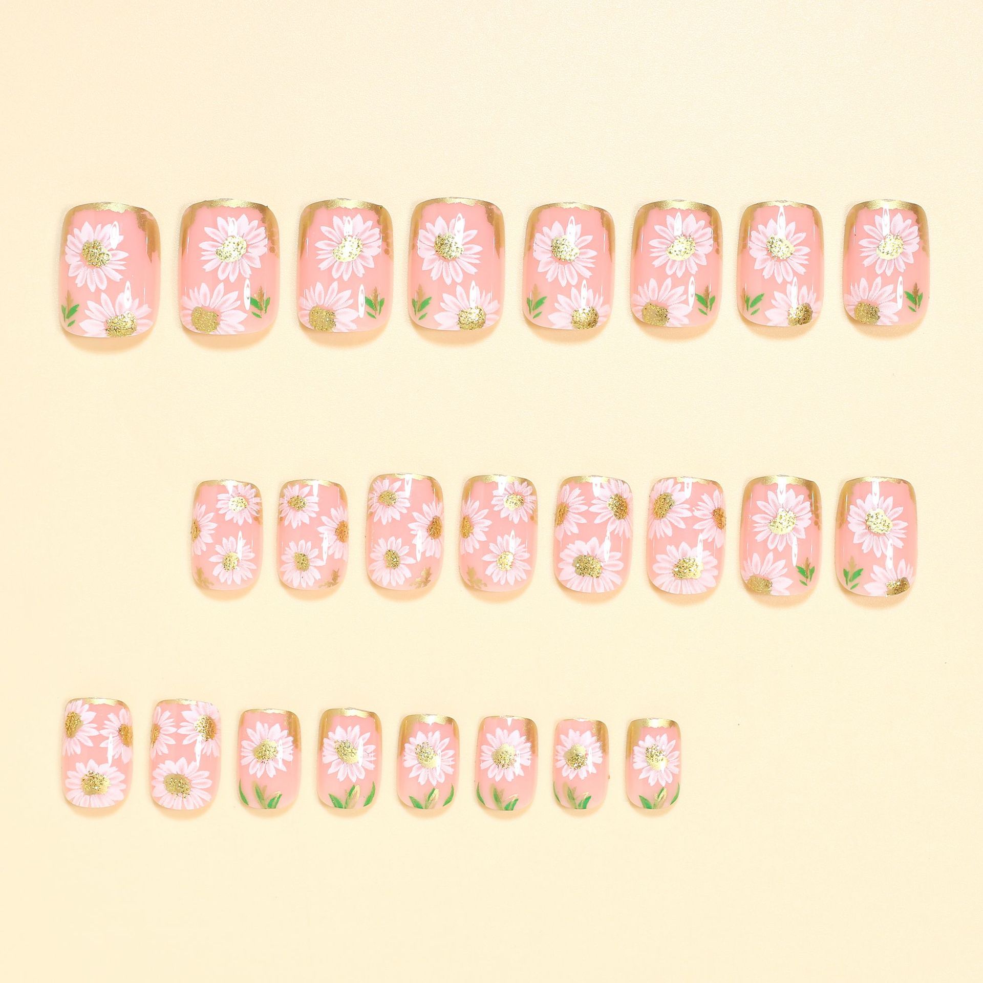 Short Square Fake Nails Golden - Embroidery Embellishments recension och pris